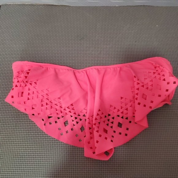 2 pink bikini tops - Picture 5 of 7